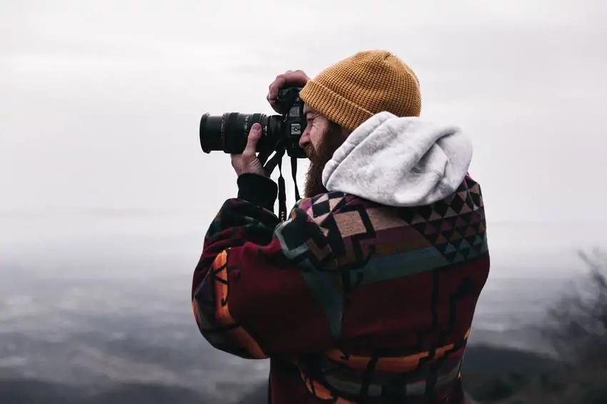 Make Your Traveling Memorable with the Best Travel Lenses for Sony A7III